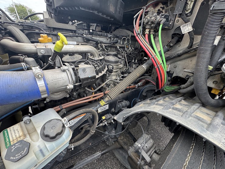 2021-freightliner-cascadia-126-image-69