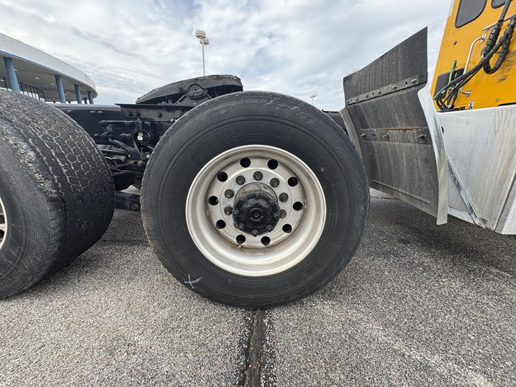2021-kenworth-t680-image-20