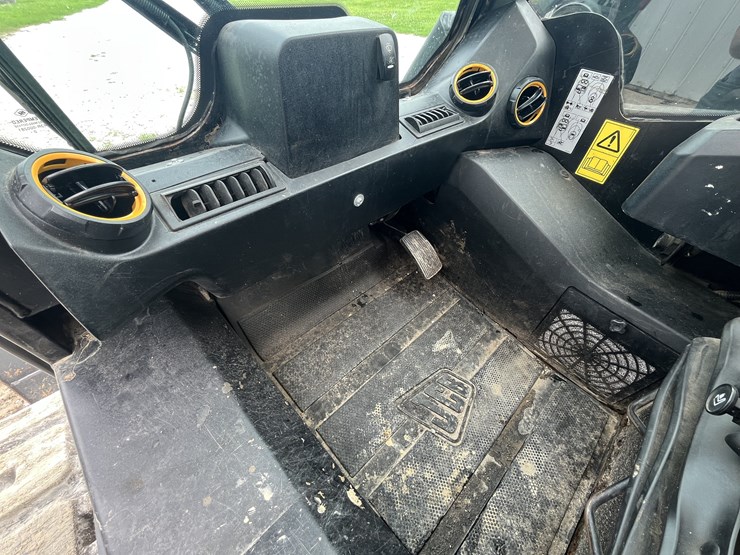 2017-jcb-3ts-8t-image-17