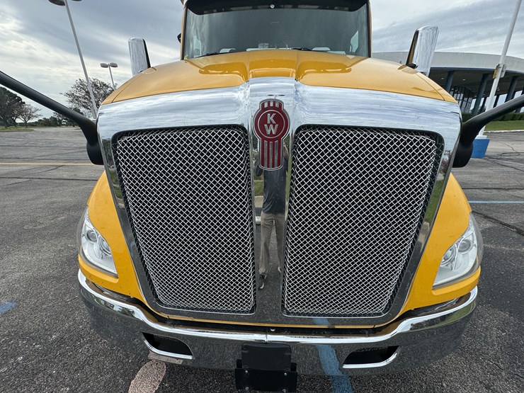 2022-kenworth-t680-image-53