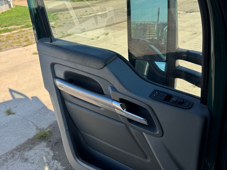 2019-kenworth-t680-image-7
