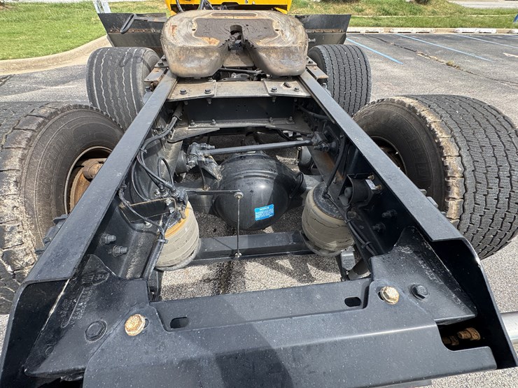 2022-kenworth-t680-image-32