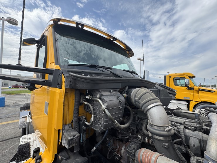 2021-kenworth-t680-image-65