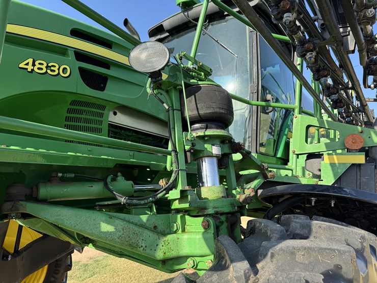 2009-john-deere-4830-image-32