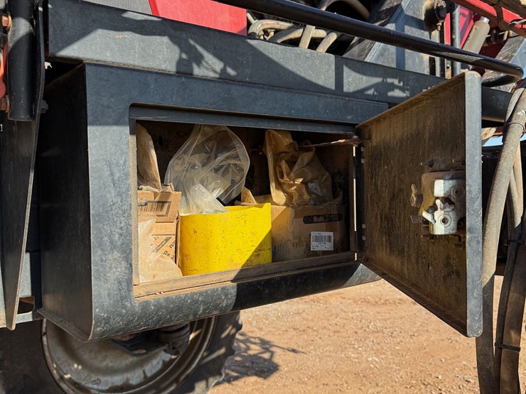 2014-case-ih-3330-image-59