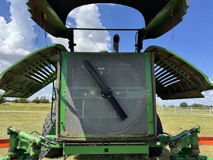 2015-john-deere-w235-image-32