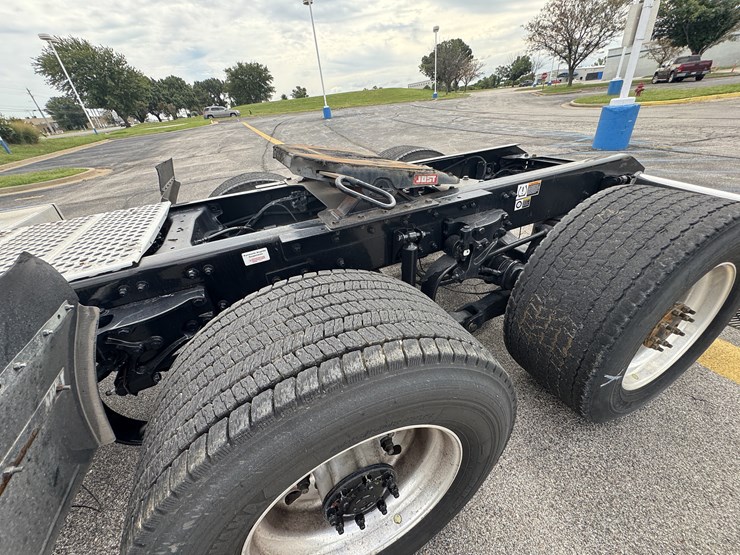 2021-kenworth-t680-image-15