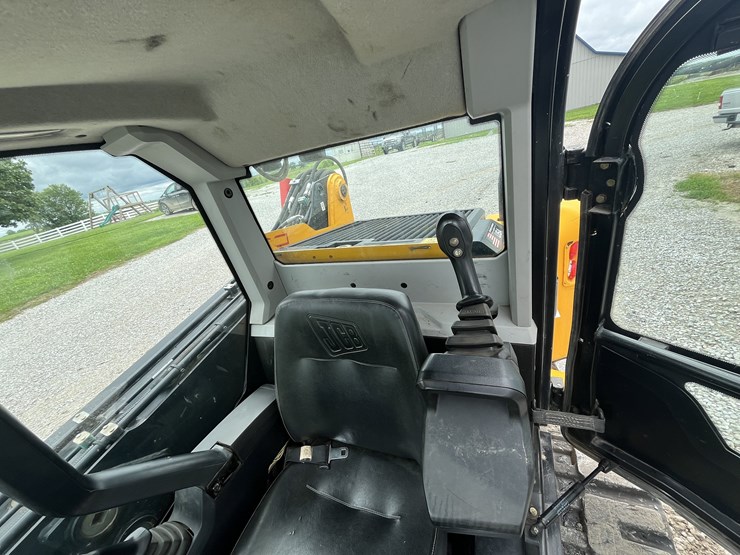 2017-jcb-3ts-8t-image-18
