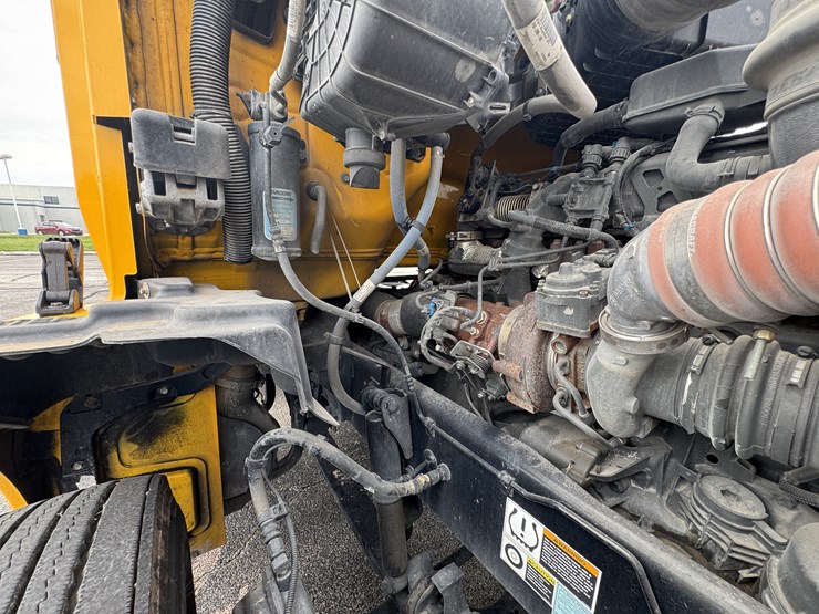 2022-kenworth-t680-image-63