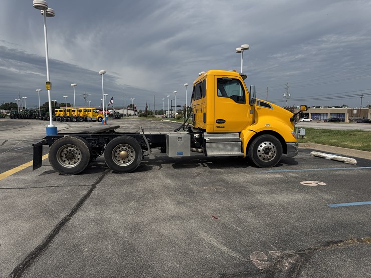 2022-kenworth-t680-image-1