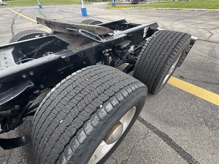 2022-kenworth-t680-image-14