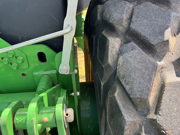 2015-john-deere-w235-image-44