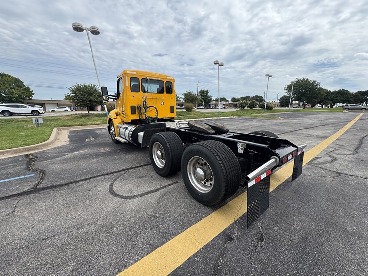 2022-kenworth-t680-image-6