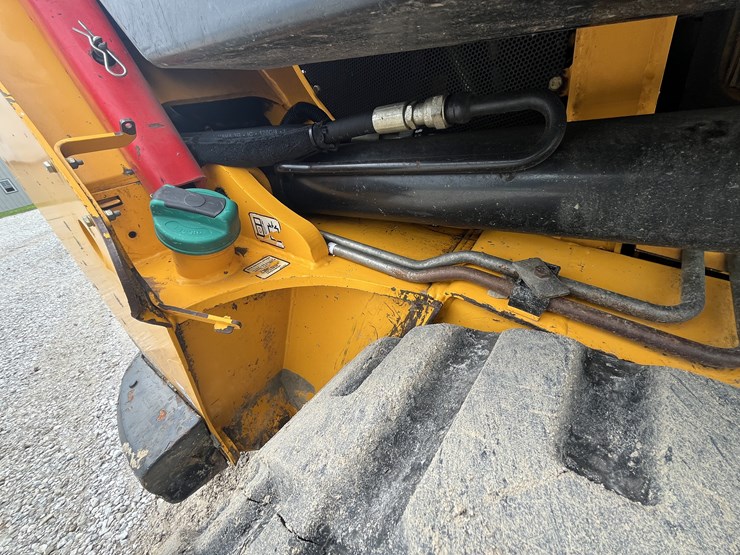 2017-jcb-3ts-8t-image-10