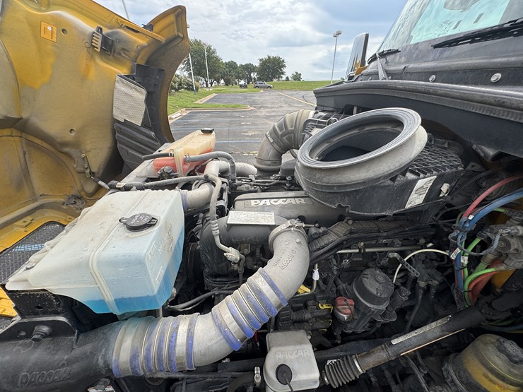 2022-kenworth-t680-image-57
