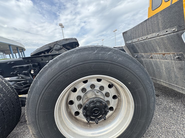 2021-kenworth-t680-image-22