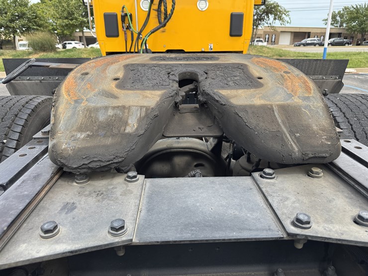 2021-kenworth-t680-image-38