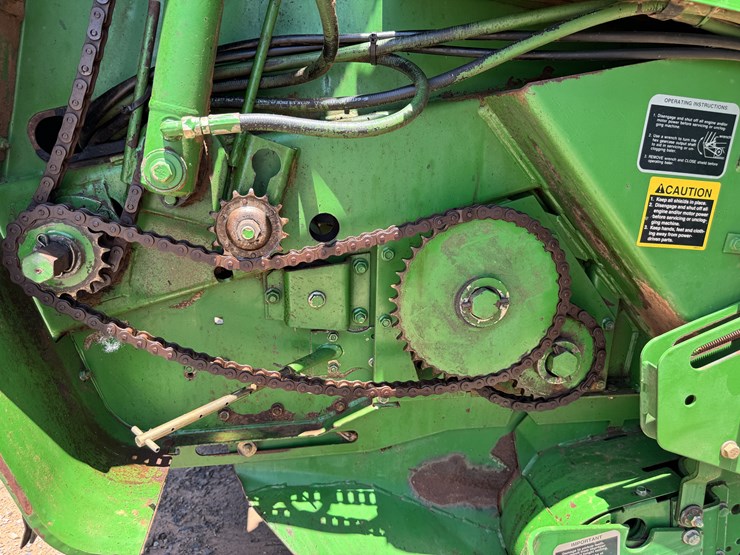 1997-john-deere-566-round-baler-image-13