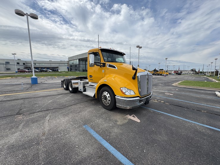 2021-kenworth-t680-image-2