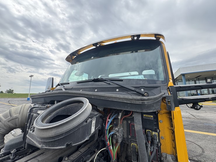 2022-kenworth-t680-image-73