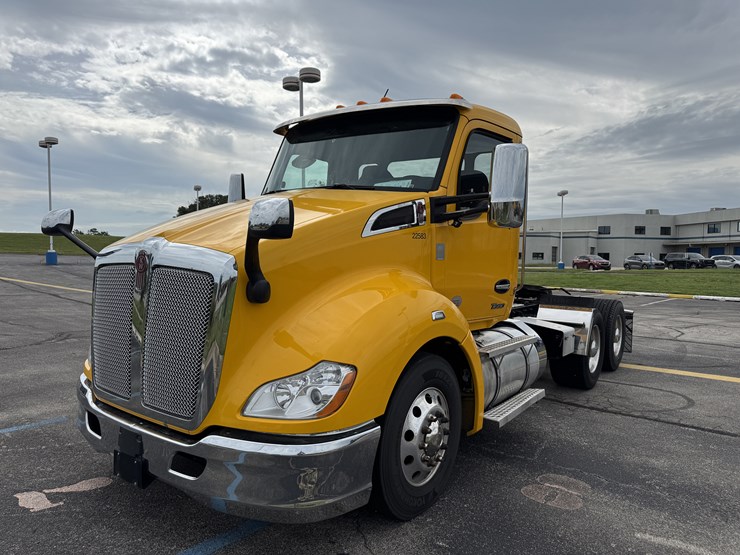 2022-kenworth-t680-image-4