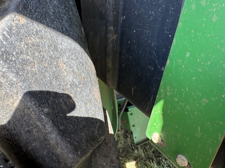 2015-john-deere-w235-image-46