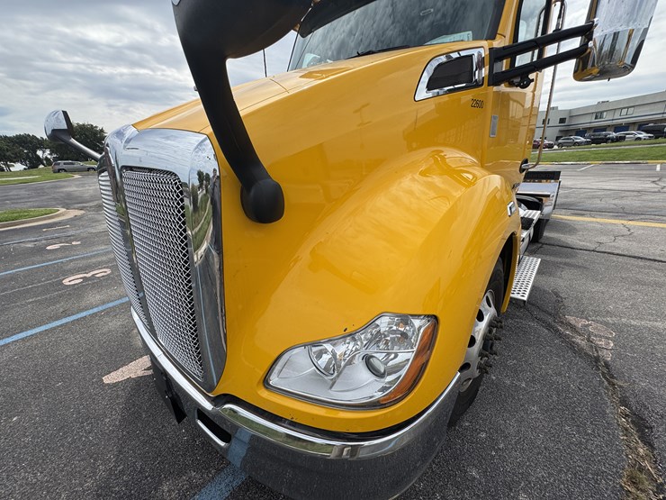 2021-kenworth-t680-image-59