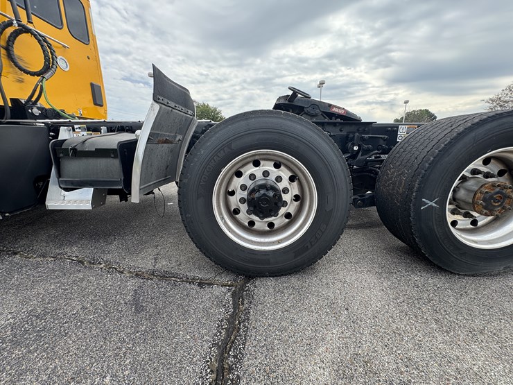 2021-kenworth-t680-image-14