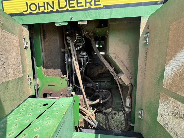 2015-john-deere-w235-image-18