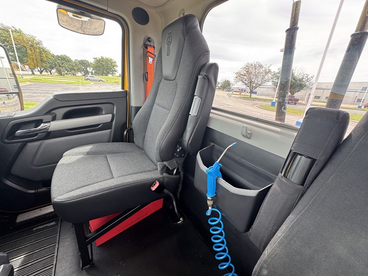 2021-kenworth-t680-image-89