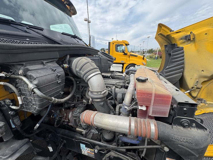 2021-kenworth-t680-image-64