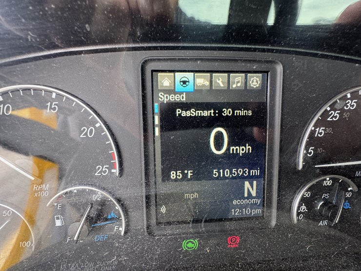 2021-freightliner-cascadia-126-image-86