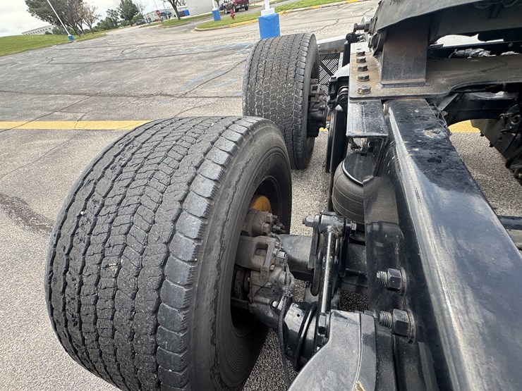 2021-kenworth-t680-image-29