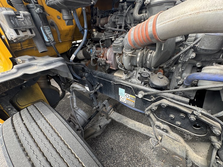 2021-kenworth-t680-image-61