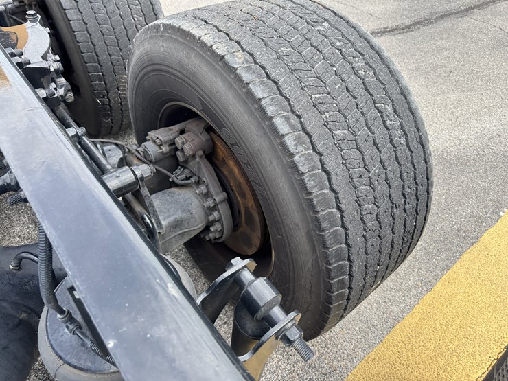 2021-kenworth-t680-image-35