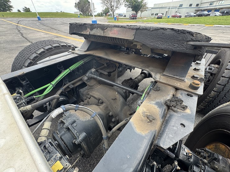 2021-freightliner-cascadia-126-image-45