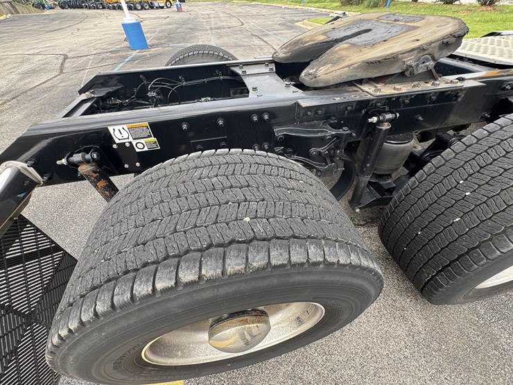 2022-kenworth-t680-image-18