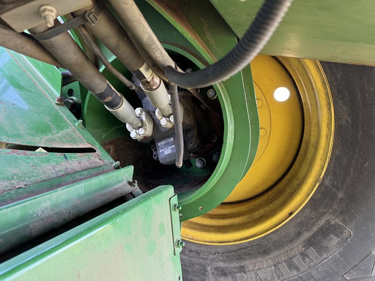 2015-john-deere-w235-image-58