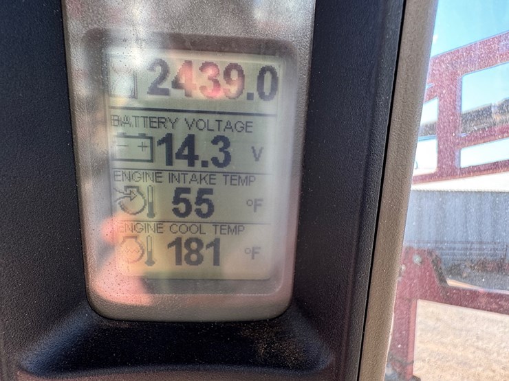 2014-case-ih-3330-image-39