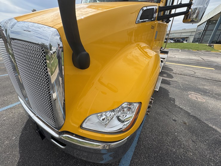 2022-kenworth-t680-image-47