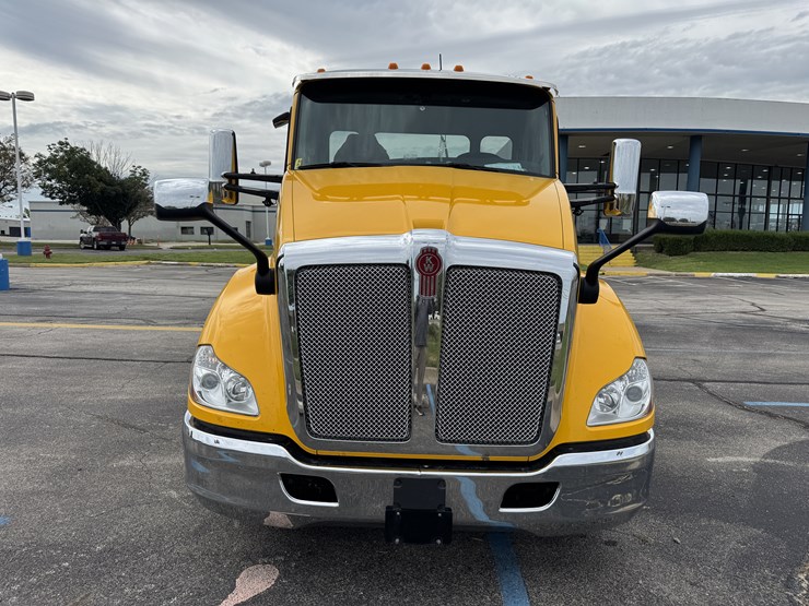 2022-kenworth-t680-image-3