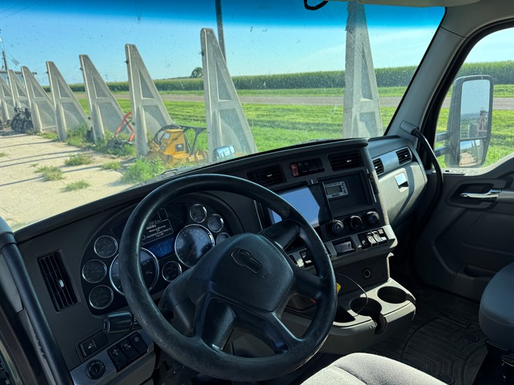 2019-kenworth-t680-image-5