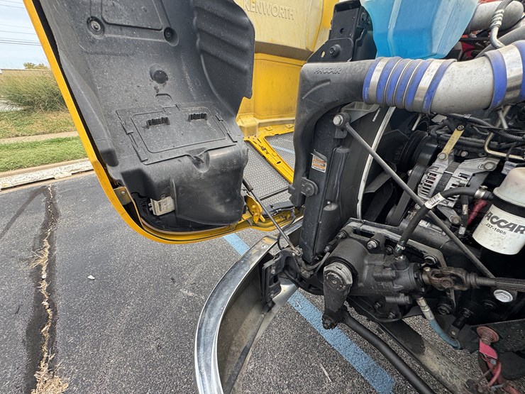 2021-kenworth-t680-image-75