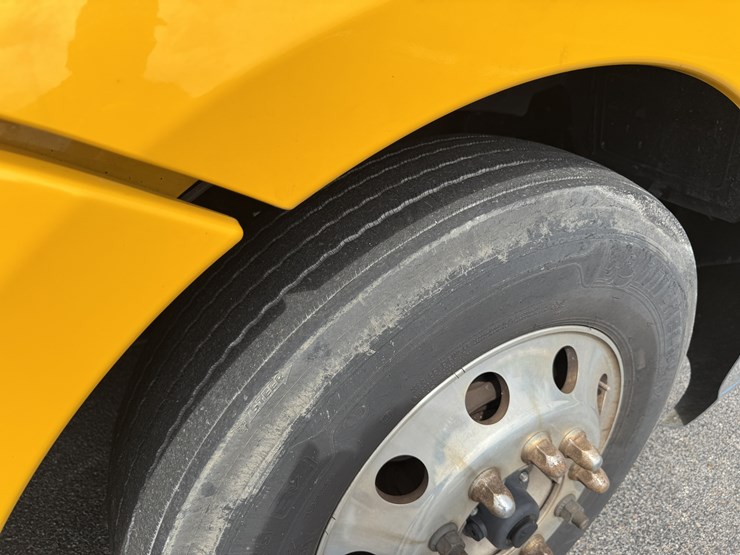2022-kenworth-t680-image-10