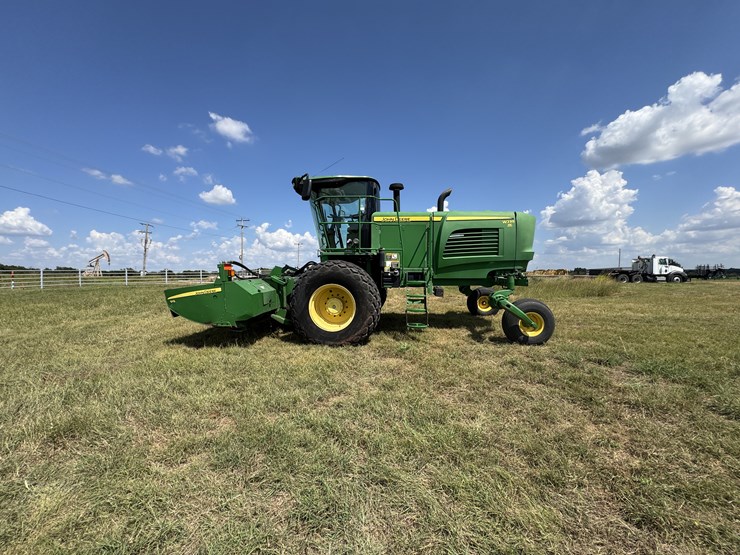 2015-john-deere-w235-image-1
