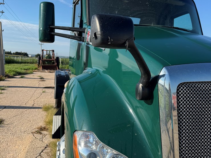 2019-kenworth-t680-image-23