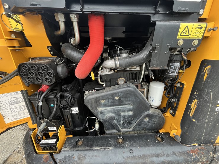 2017-jcb-3ts-8t-image-8