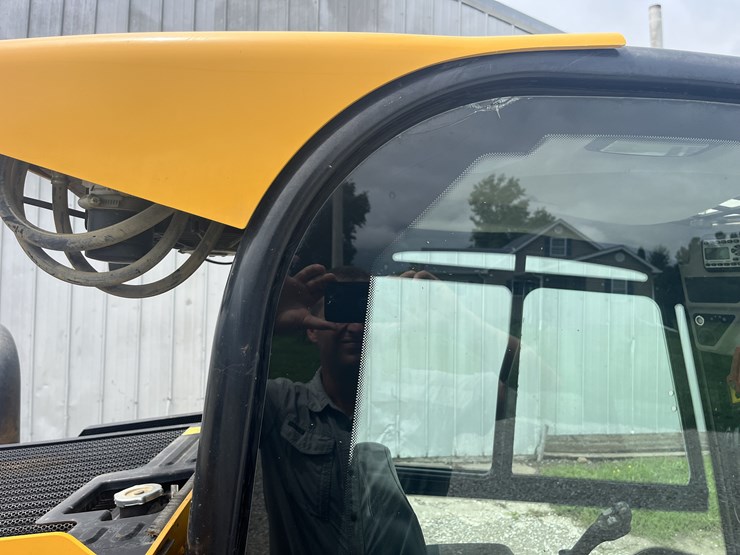 2017-jcb-3ts-8t-image-21