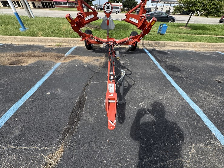 rhino-er-10-wheel-rake-image-7