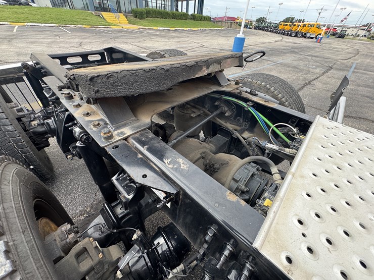 2021-freightliner-cascadia-126-image-28